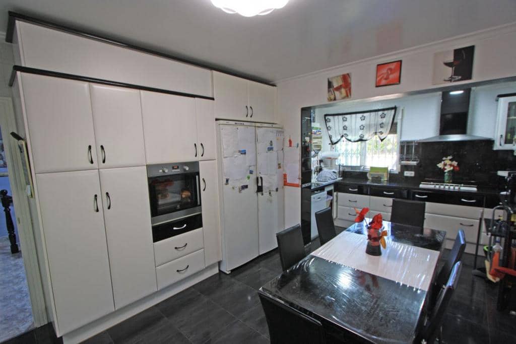 4 Zimmer Villa zu verkaufen in Els Poblets mit Pool - 850.000 € (Ref: 7833951)