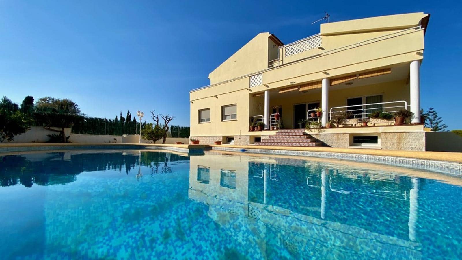 5 soveværelse Bungalow til salg i Denia med swimmingpool - € 850.000 (Ref: 8401726)