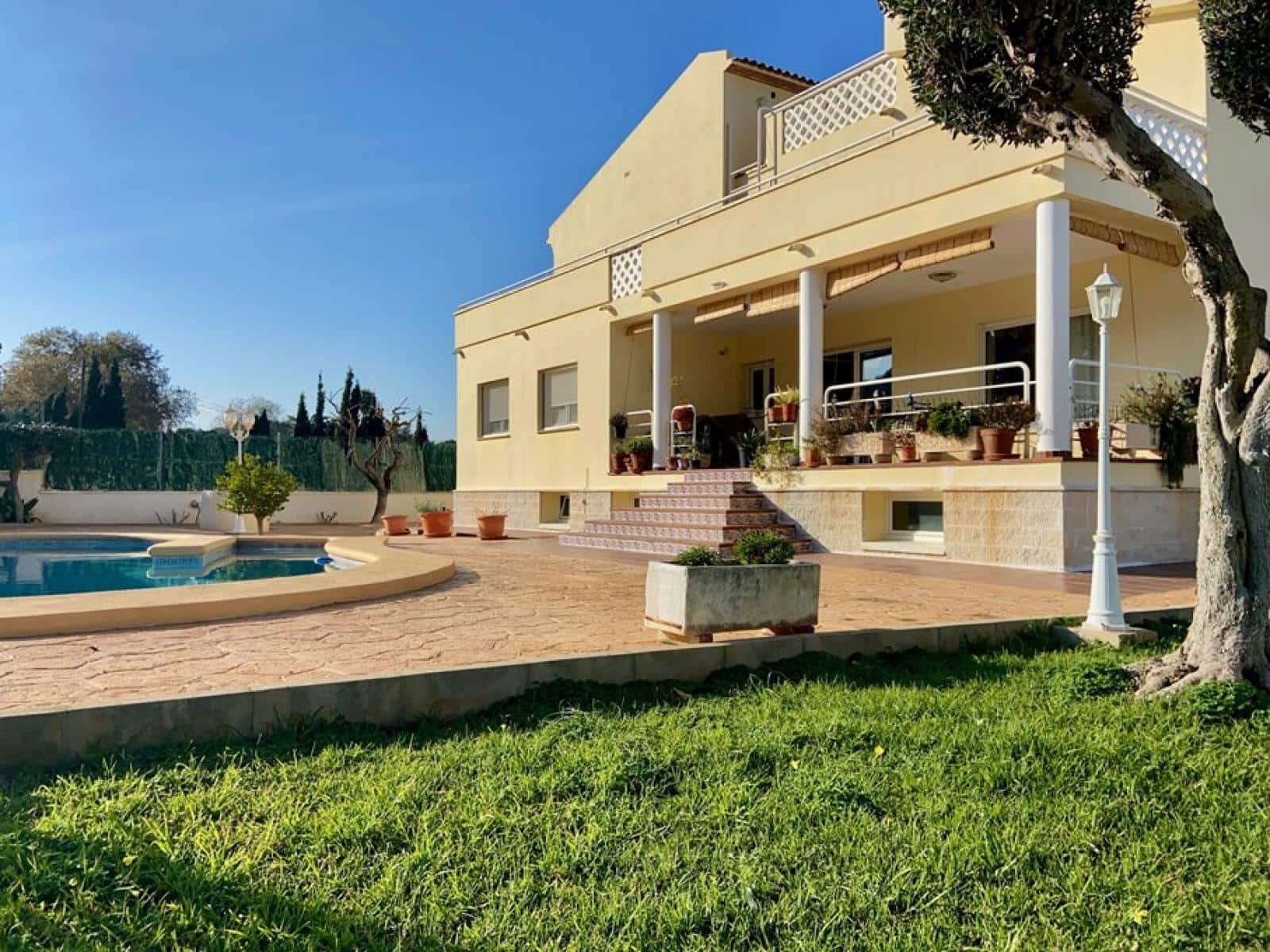 5 soveværelse Bungalow til salg i Denia med swimmingpool - € 850.000 (Ref: 8401726)