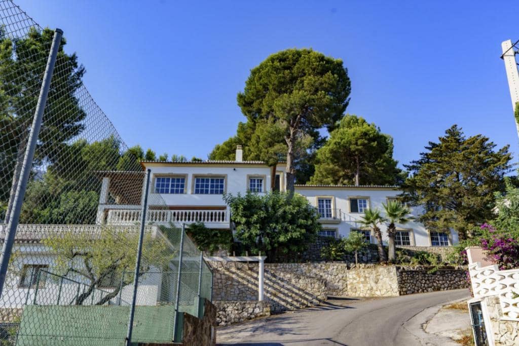 6 bedroom Villa for sale in Denia with pool - € 1,450,000 (Ref: 8401768)
