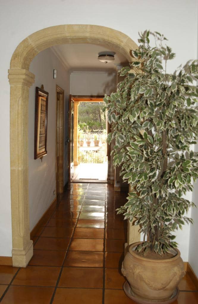 6 bedroom Villa for sale in Denia with pool - € 1,450,000 (Ref: 8401768)