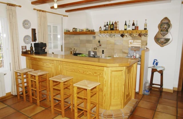 6 bedroom Villa for sale in Dénia with pool - € 1,450,000 (Ref: 8401768)