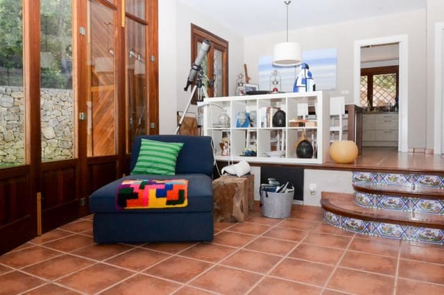 4 bedroom Villa for sale in El Montgó, Dénia with pool - € 870,000 (Ref: 8406067)