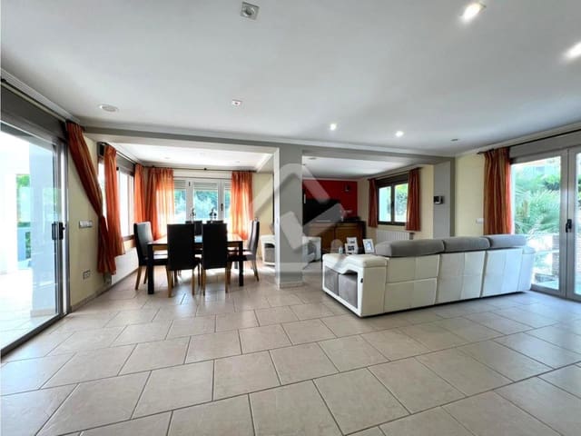 Chalet de 4 habitaciones en Dénia en venta con piscina garaje - 650.000 € (Ref: 8406076)