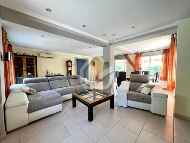 Chalet de 4 habitaciones en Dénia en venta con piscina garaje - 650.000 € (Ref: 8406076)