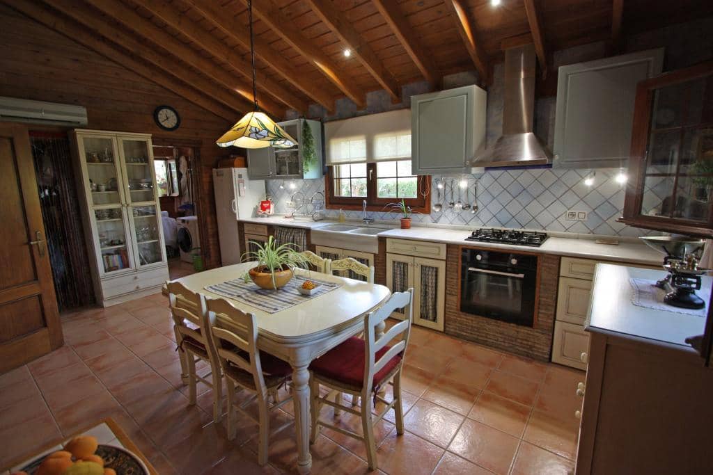 3 soveværelse Villa til salg i Orba med swimmingpool - € 899.000 (Ref: 8406128)