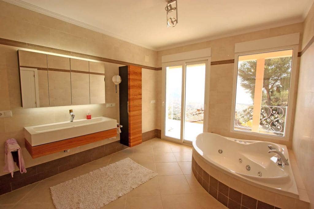 3 bedroom Villa for sale in Calpe / Calp with pool - € 795,000 (Ref: 8406138)