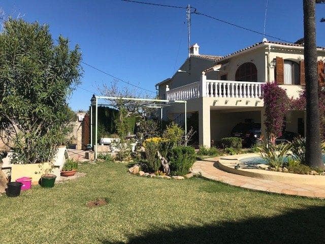 10 bedroom Villa for sale in Pedreguer with pool - € 550,000 (Ref: 8406762)