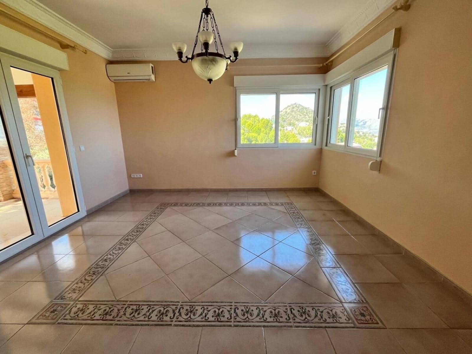 7 soveværelse Villa til salg i La Sella med garage - € 965.000 (Ref: 8536848)