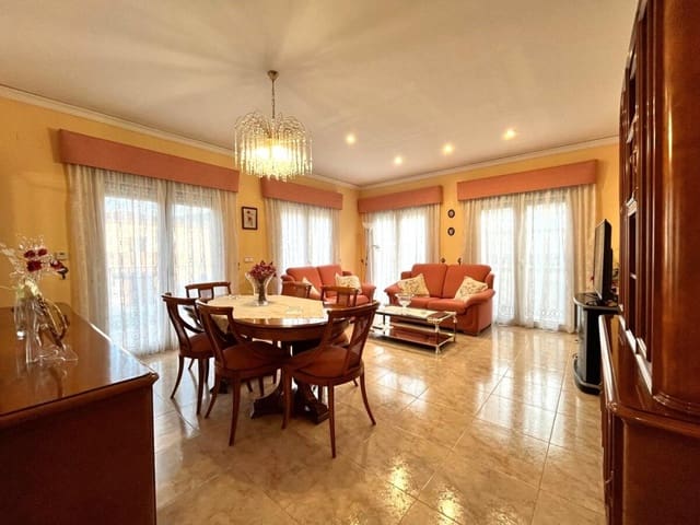 Chalet de 3 habitaciones en Pedreguer en venta con piscina garaje - 449.000 € (Ref: 8675829)