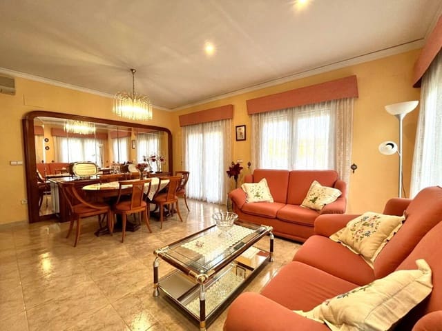 Chalet de 3 habitaciones en Pedreguer en venta con piscina garaje - 449.000 € (Ref: 8675829)