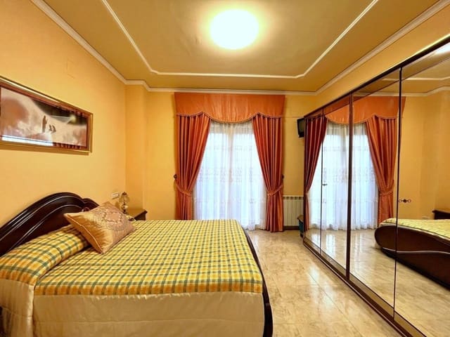 Chalet de 3 habitaciones en Pedreguer en venta con piscina garaje - 449.000 € (Ref: 8675829)