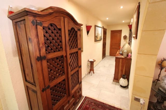 4 sovrum Villa till salu i Orba med pool - 599 000 € (Ref: 8902386)