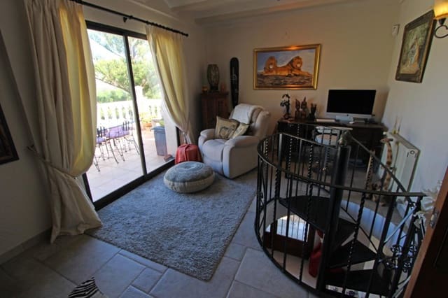 4 sovrum Villa till salu i Orba med pool - 599 000 € (Ref: 8902386)