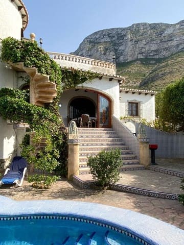 4 bedroom Villa for sale in El Montgó, Dénia with pool - € 770,000 (Ref: 9037986)