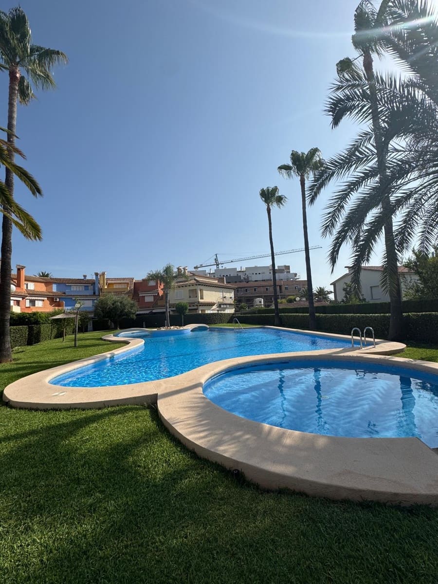 4 soveværelse Bungalow til salg i Denia med swimmingpool - € 465.000 (Ref: 9149597)