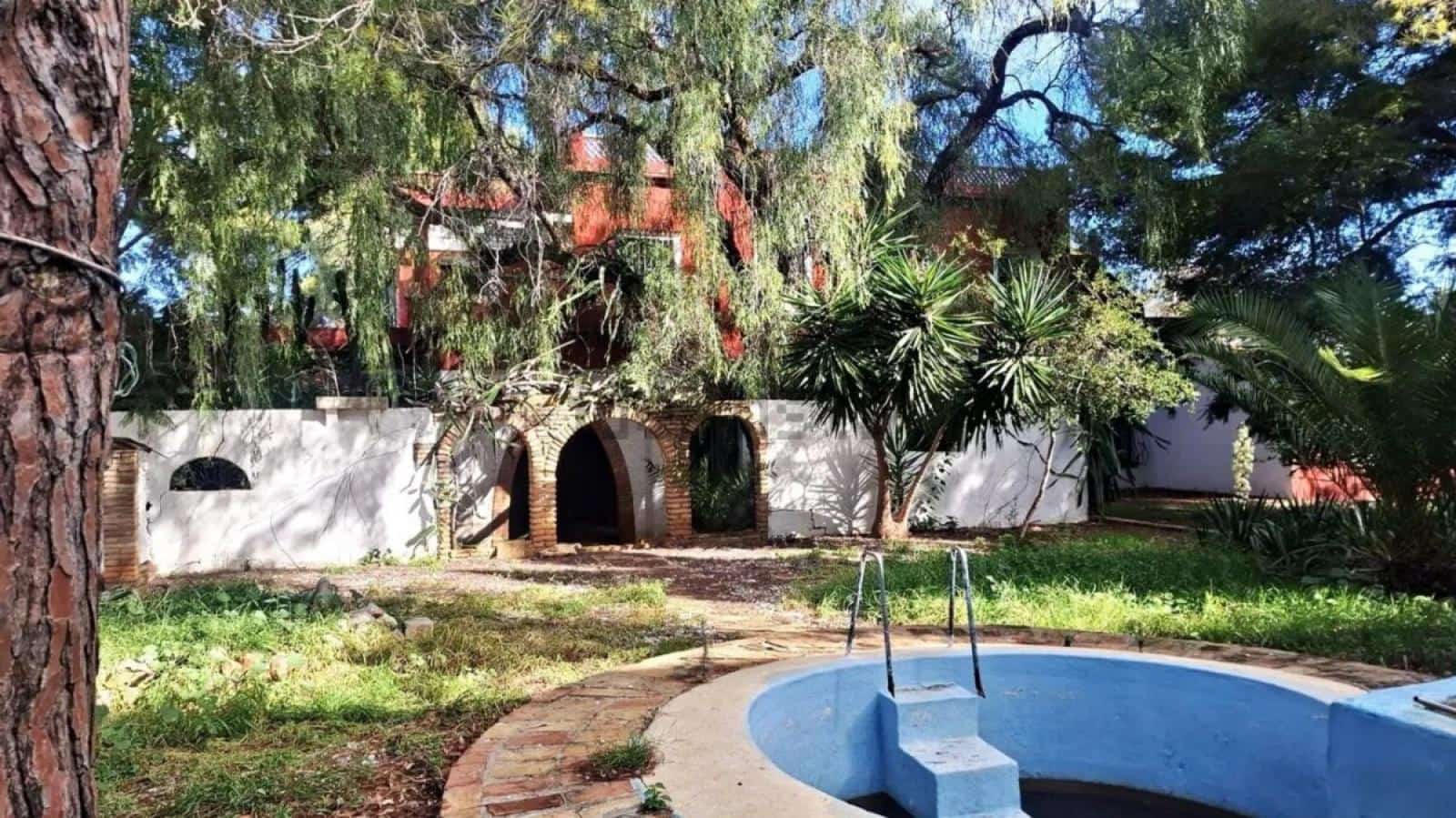 9 bedroom Villa for sale in Denia with garage - € 817,000 (Ref: 9415844)