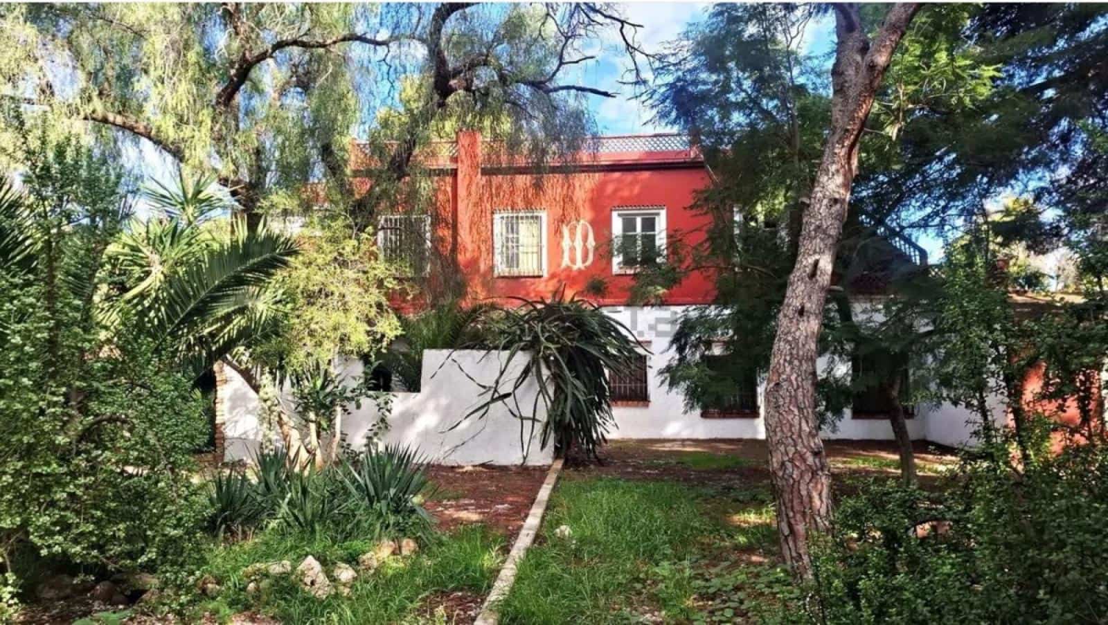 9 bedroom Villa for sale in Denia with garage - € 817,000 (Ref: 9415844)