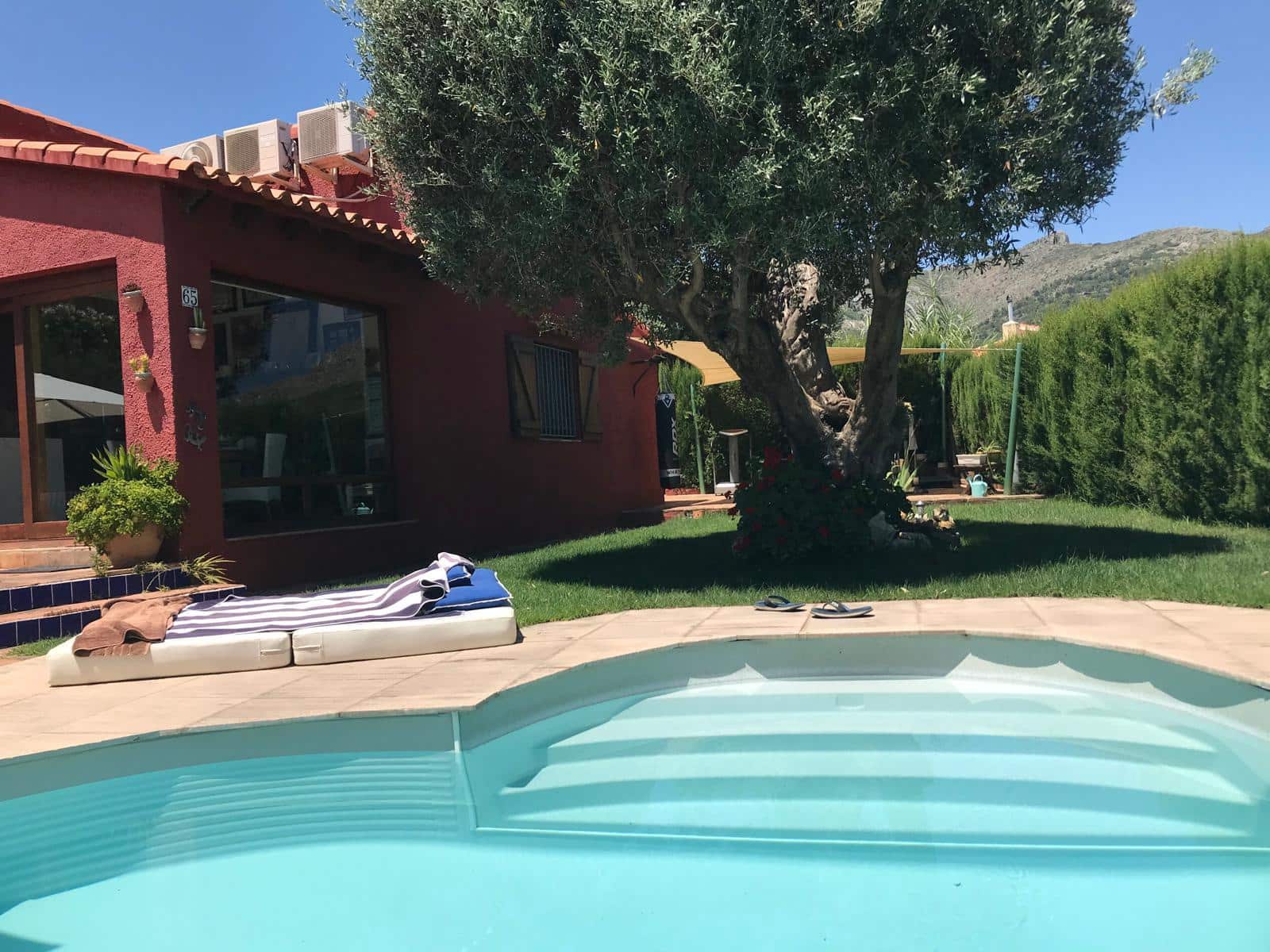 4 bedroom Villa for sale in Orba with pool - € 390,000 (Ref: 9422351)