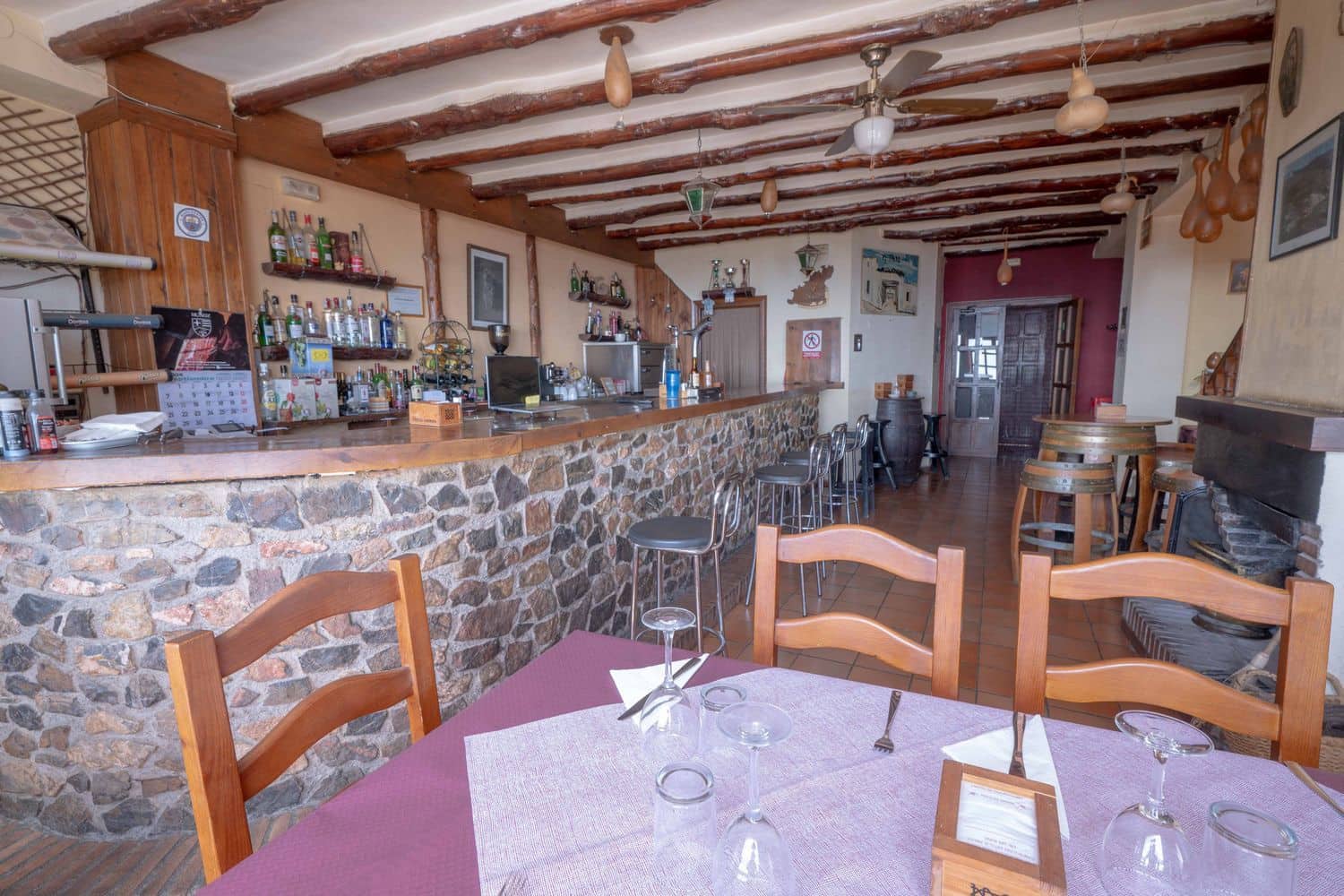 Bedrift til salgs i Granada by med garasje - € 150 000 (Ref: 10074680)