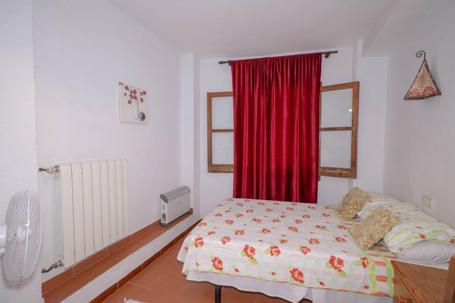 Bedrift til salgs i Granada by med garasje - € 150 000 (Ref: 10074680)