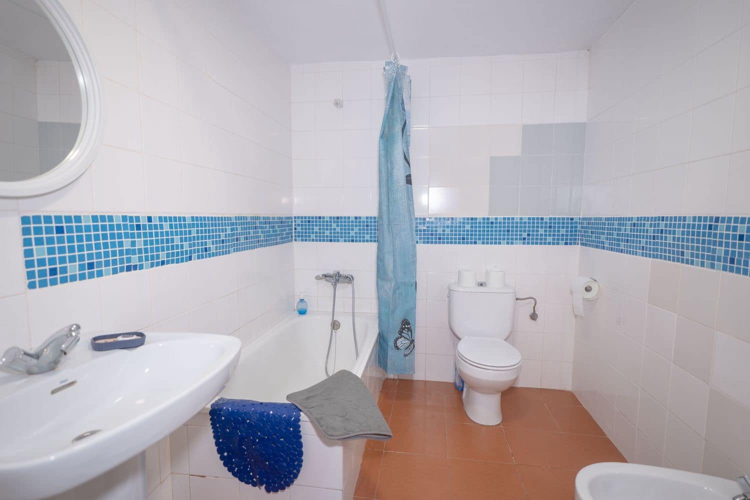 Bedrift til salgs i Granada by med garasje - € 150 000 (Ref: 10074680)