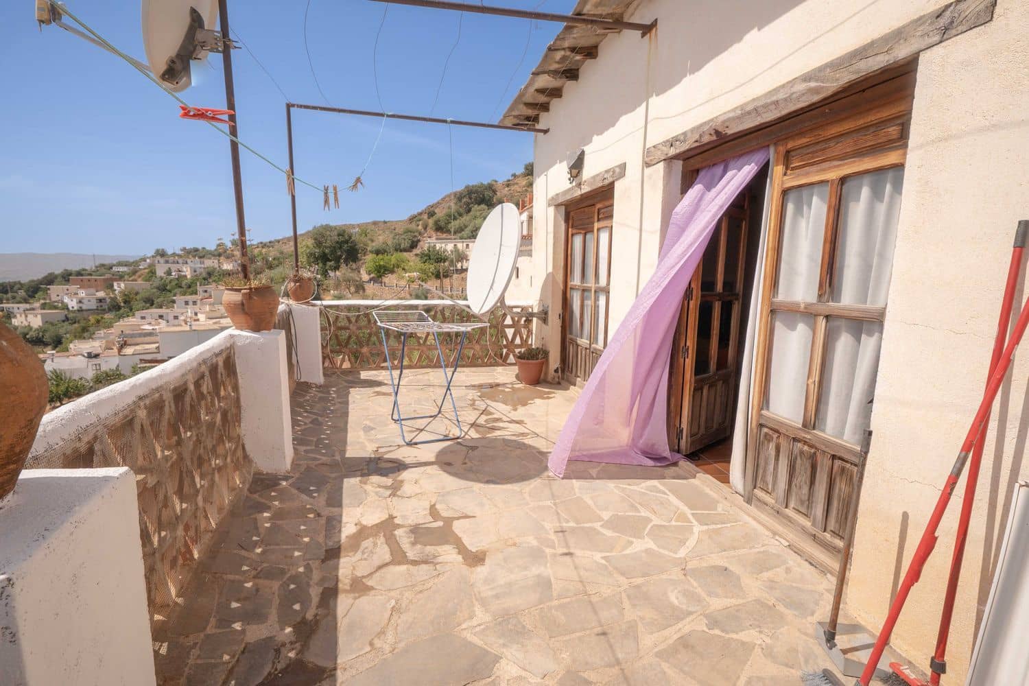 Bedrift til salgs i Granada by med garasje - € 150 000 (Ref: 10074680)