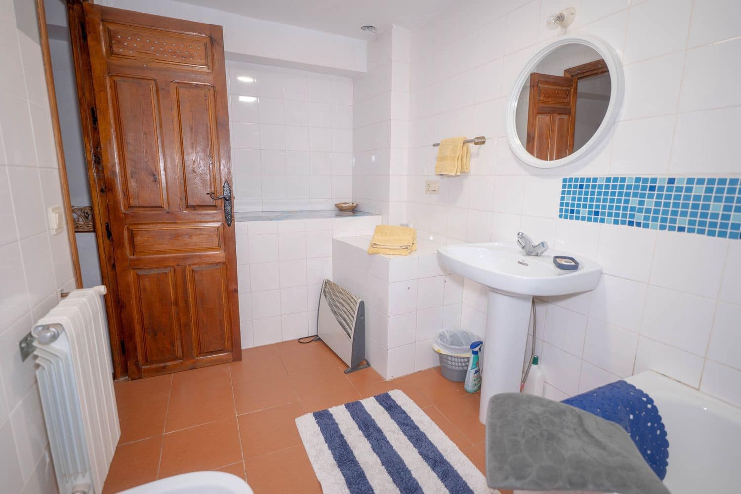 Bedrift til salgs i Granada by med garasje - € 150 000 (Ref: 10074680)