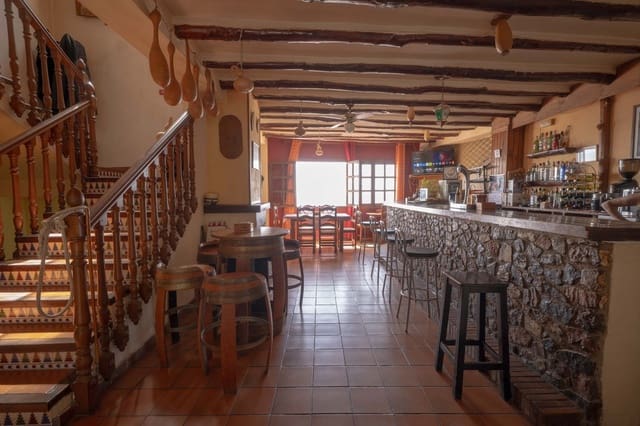 Bedrift til salgs i Granada by med garasje - € 150 000 (Ref: 10074680)