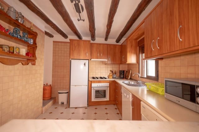 5 bedroom Townhouse for sale in Yegen, Alpujarra de la Sierra with garage - € 90,000 (Ref: 10101014)