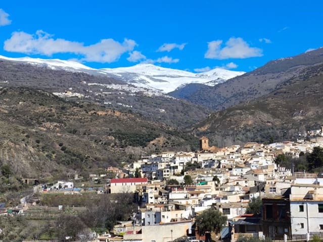 4 makuuhuone Omakotitalo myytävänä paikassa Cádiar mukana 
autotalli - 59 000 € (Ref: 8055699)