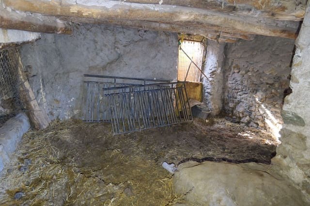 5 soveværelse Byhus til salg i Válor - € 29.500 (Ref: 8188898)