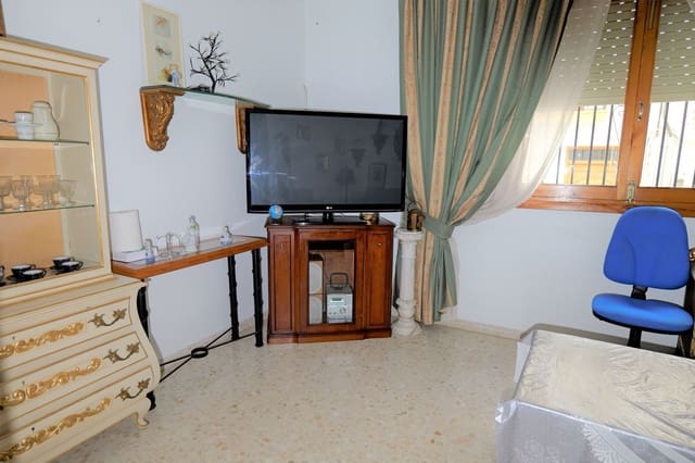 3 soveværelse Lejlighed til salg i Ugíjar med garage - € 69.000 (Ref: 8246833)