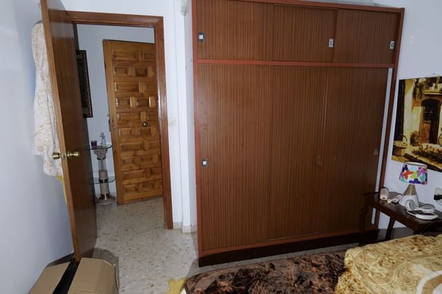 3 soveværelse Lejlighed til salg i Ugíjar med garage - € 69.000 (Ref: 8246833)