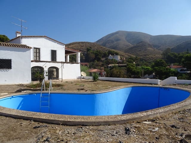 Chalet de 5 habitaciones en Almería ciudad en venta con piscina garaje - 270.000 € (Ref: 8246834)