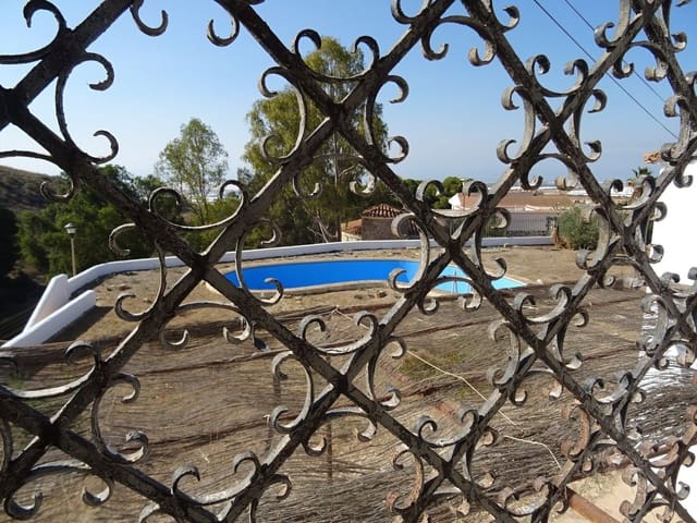 Chalet de 5 habitaciones en Almería ciudad en venta con piscina garaje - 270.000 € (Ref: 8246834)