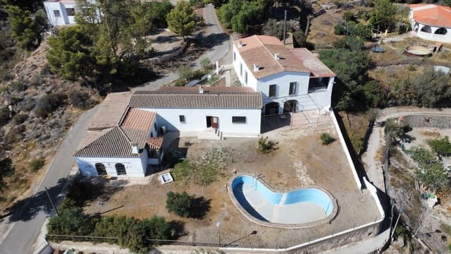 Chalet de 5 habitaciones en Almería ciudad en venta con piscina garaje - 270.000 € (Ref: 8246834)