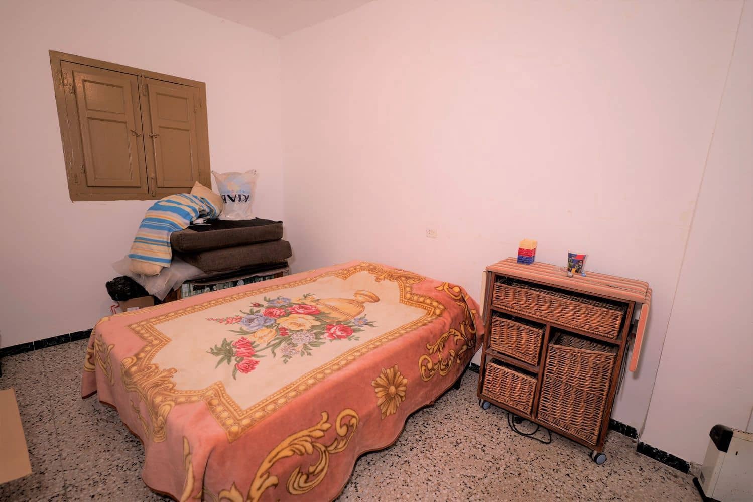 7 soveværelse Villa til salg i Ugijar med garage - € 99.700 (Ref: 8412098)