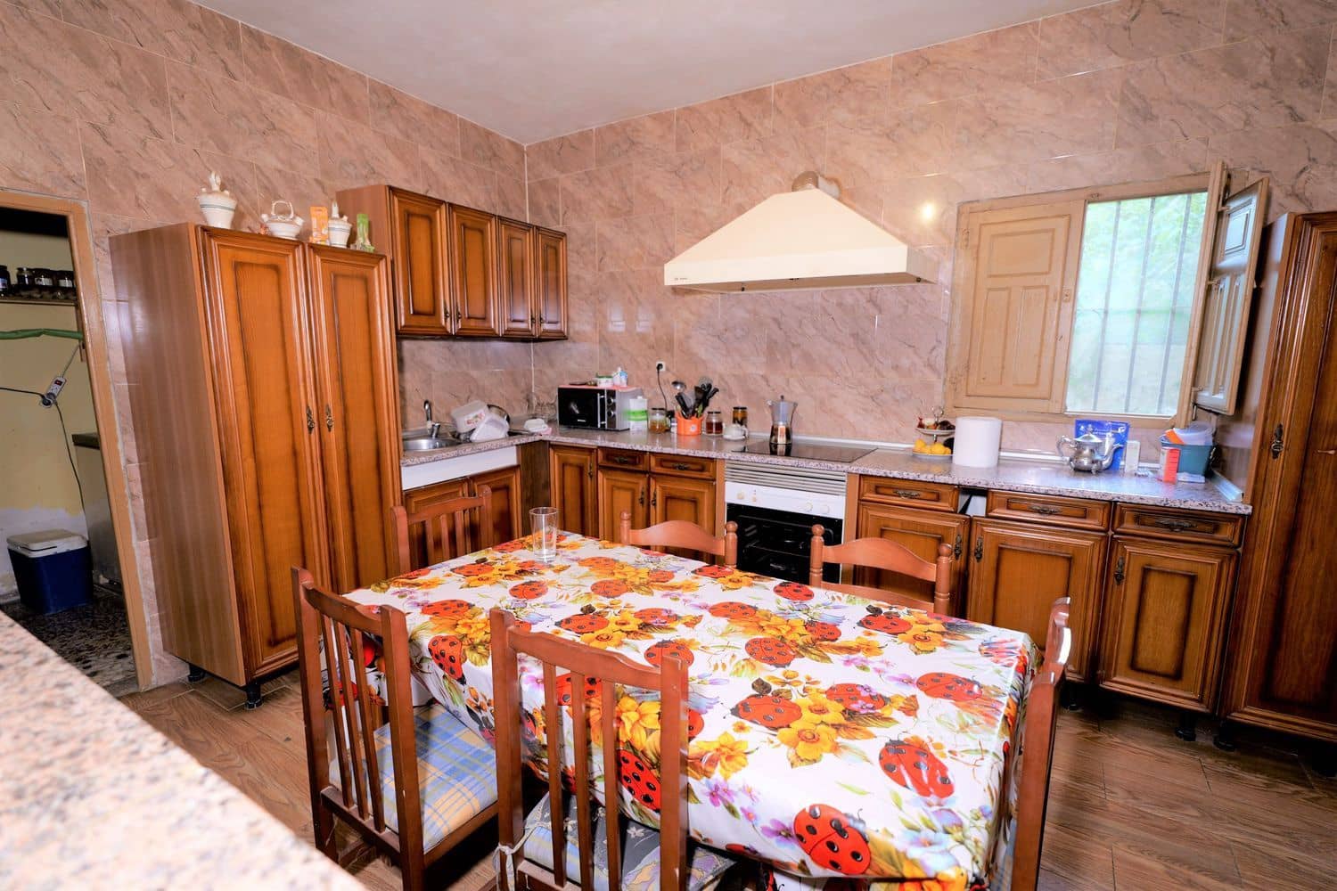 7 soveværelse Villa til salg i Ugijar med garage - € 99.700 (Ref: 8412098)