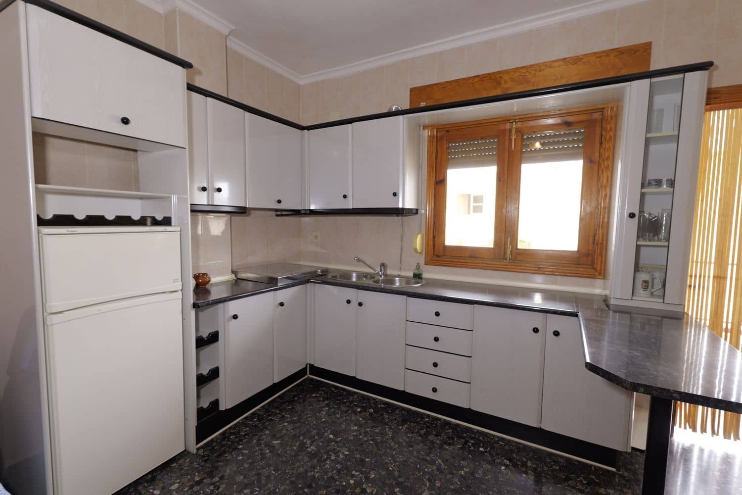 6 soveværelse Byhus til salg i Nevada med garage - € 110.000 (Ref: 8521191)