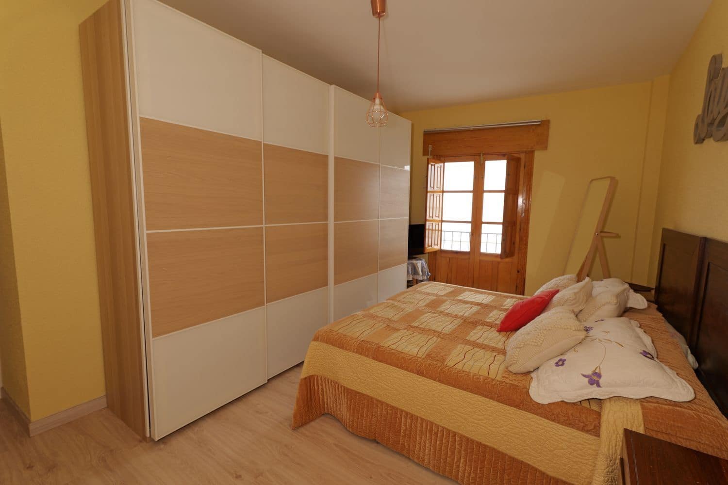 6 soveværelse Byhus til salg i Nevada med garage - € 110.000 (Ref: 8521191)