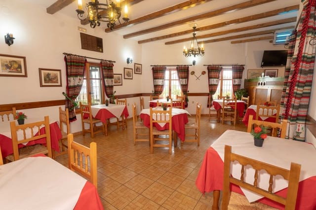 Restaurant/Bar for sale in Válor - € 298,000 (Ref: 8647572)