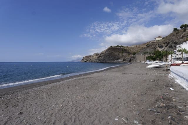 4 soverom Hus til salgs i La Rabita, Albuñol med garasje - € 199 000 (Ref: 8795587)