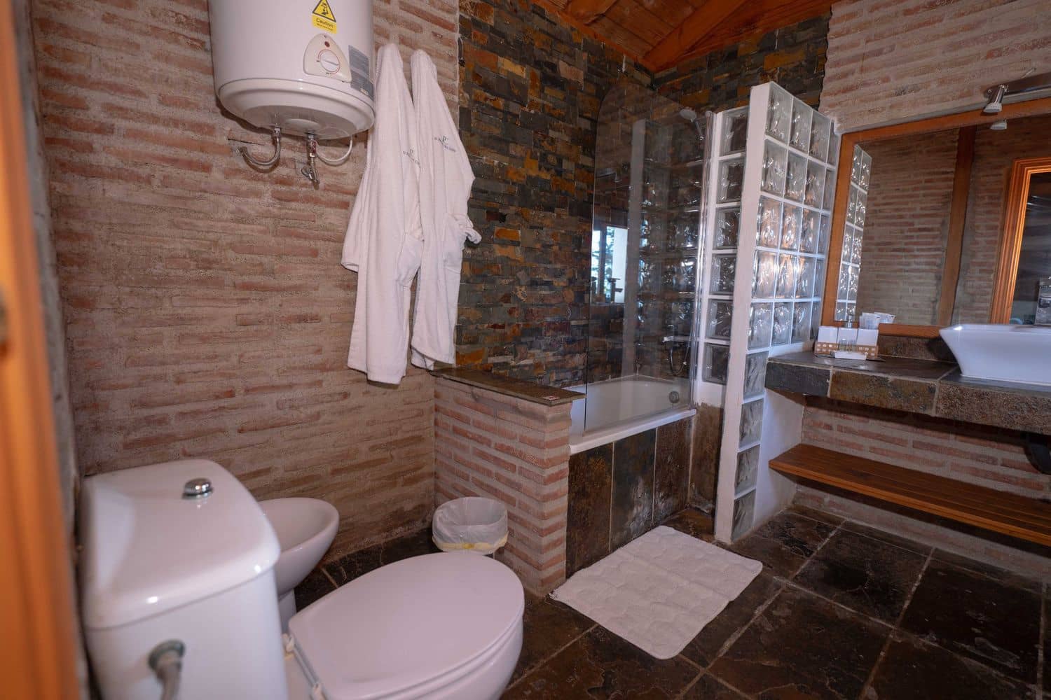 5 soveværelse Finca/Landehus til salg i Nevada med swimmingpool garage - € 550.000 (Ref: 8840579)