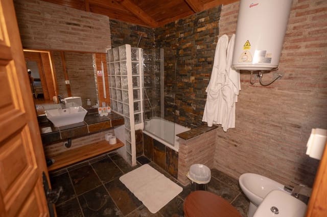 5 soveværelse Finca/Landehus til salg i Nevada med swimmingpool garage - € 550.000 (Ref: 8840579)