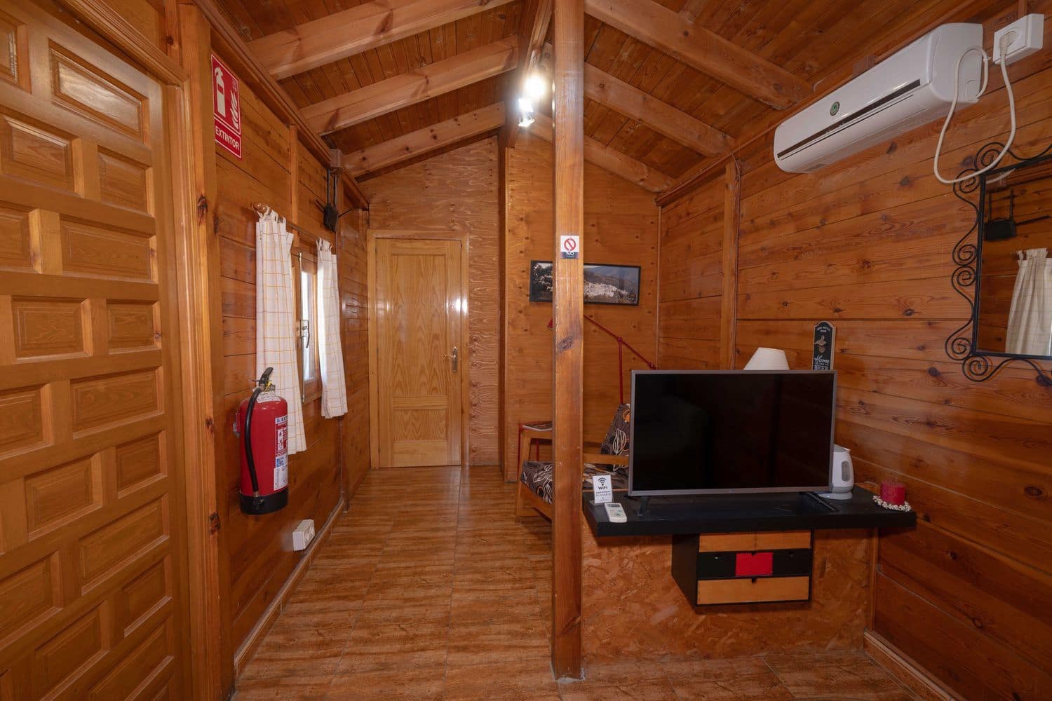 5 soveværelse Finca/Landehus til salg i Nevada med swimmingpool garage - € 550.000 (Ref: 8840579)