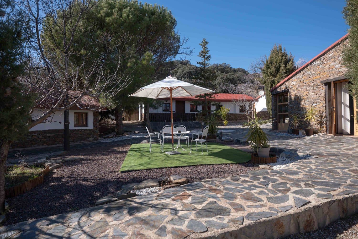 5 soveværelse Finca/Landehus til salg i Nevada med swimmingpool garage - € 550.000 (Ref: 8840579)