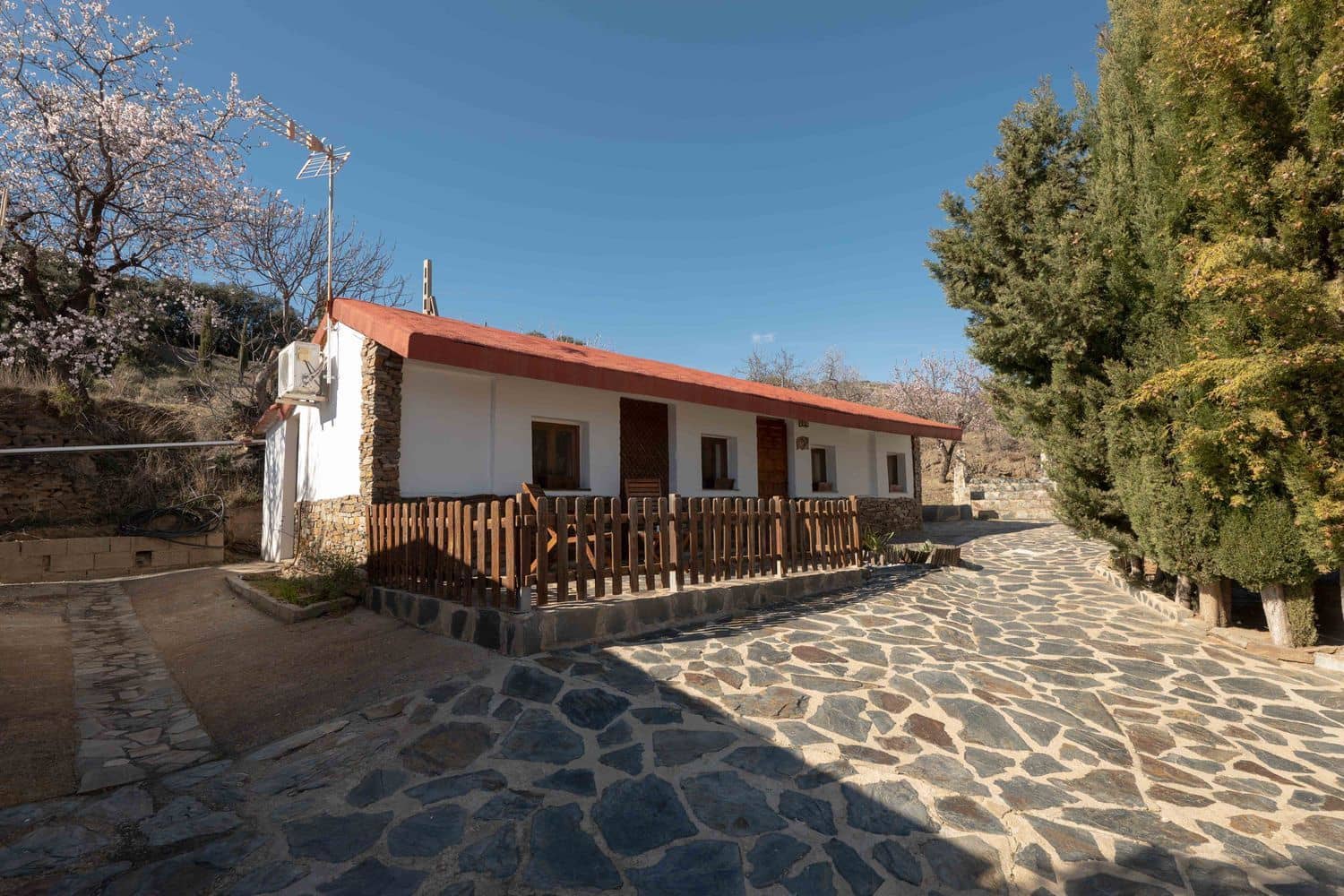 5 soveværelse Finca/Landehus til salg i Nevada med swimmingpool garage - € 550.000 (Ref: 8840579)