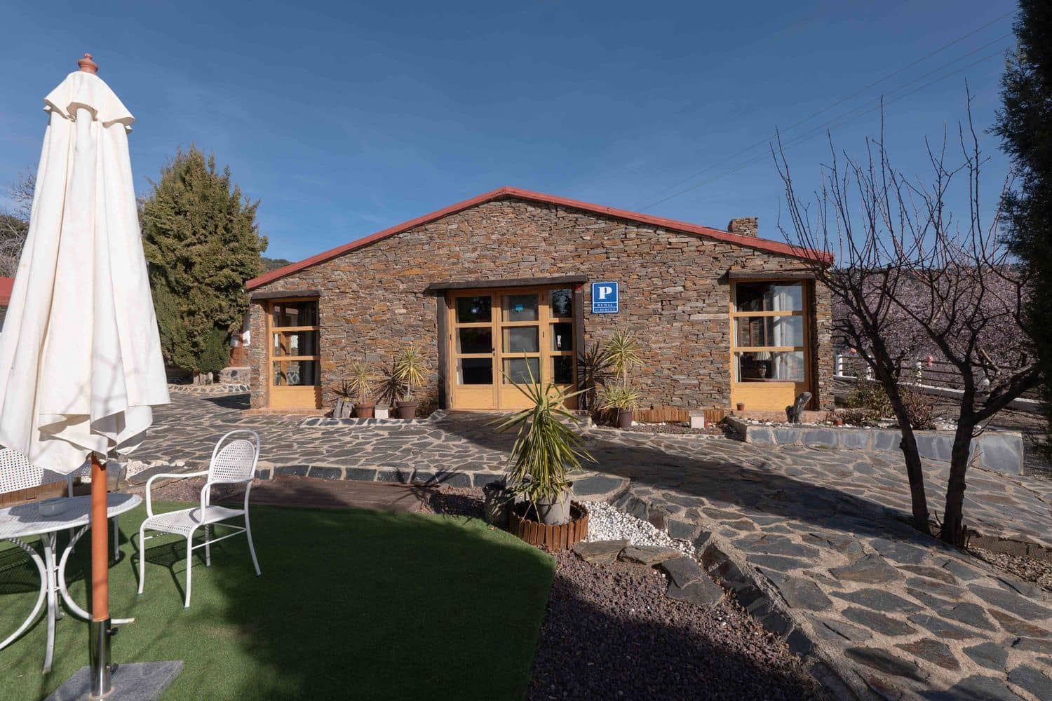 5 soveværelse Finca/Landehus til salg i Nevada med swimmingpool garage - € 550.000 (Ref: 8840579)