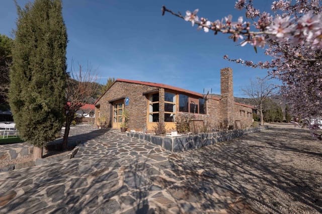 5 soveværelse Finca/Landehus til salg i Nevada med swimmingpool garage - € 550.000 (Ref: 8840579)